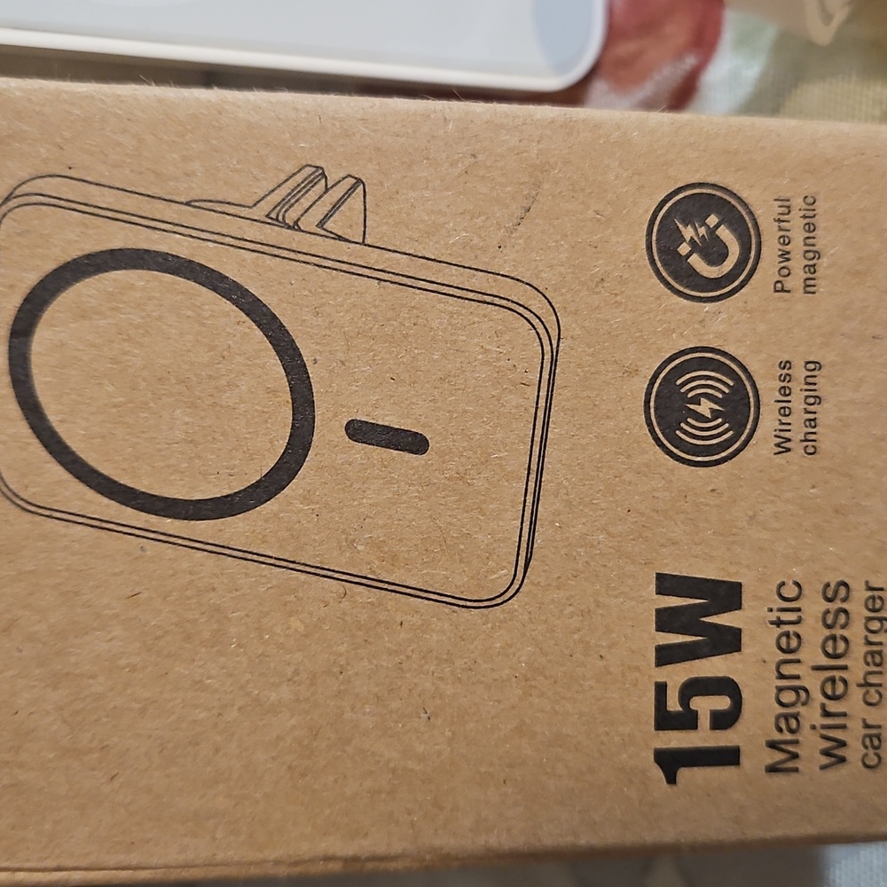 15W Magnetic Wireless Car Charger Mount - White - Apple & Android - USB-C - Picture 6 of 11
